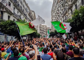 الجزائر.. منظمة العفو الدولية تدعو السلطات إلى الإفراج الفوري وغير المشروط عن معتقلي الحراك