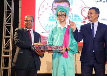 بالصور.. شفيق بنكيران يحتفي بالتلاميذ المتفوقين بعين الشق