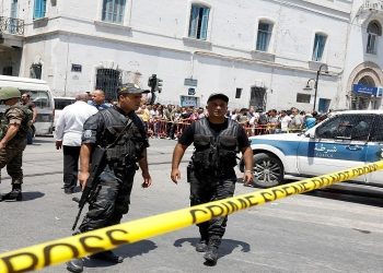 شاب متطرف يحاول قتل شرطي في تونس