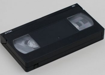  موجة شراء أشرطة VHS في مزادات بأسعار خيالية