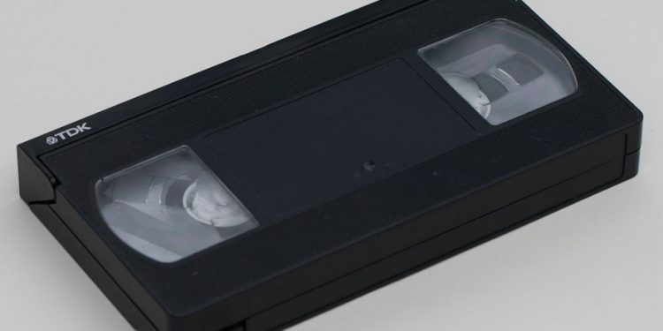  موجة شراء أشرطة VHS في مزادات بأسعار خيالية