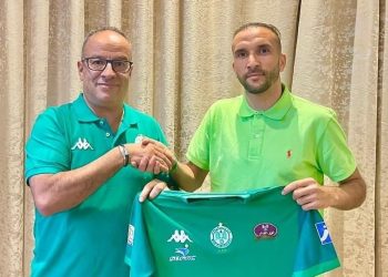 فيديو : لاعب الرجاء الرياضي زكرياء حدراف يثير الجدل بفيديو ملاكمة