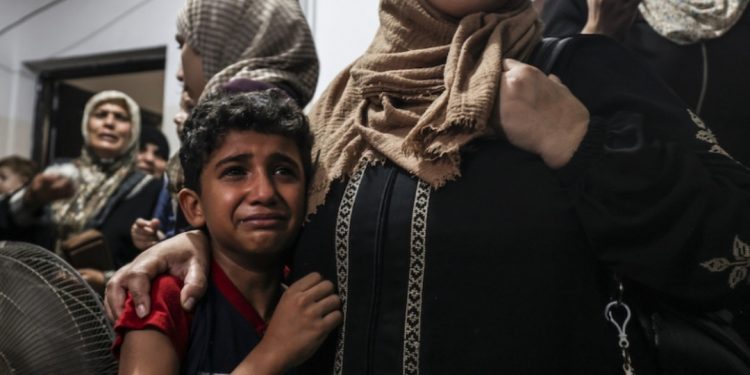 غزة.. مقتل 43 فلسطينيا بينهم 15 طفلا في القصف الإسرائيلي