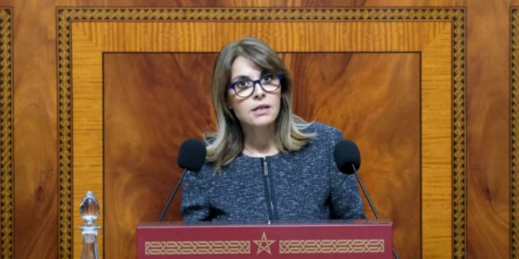 فاطمة خير ترد على التونسي قيس سعيد