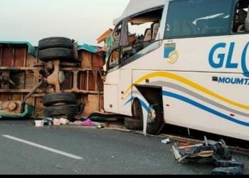 أمسكرود.. قتلى وجرحى في حادث اصطدام حافلة بشاحنة 