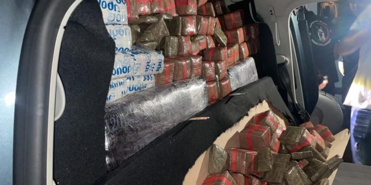 إحباط تهريب 840 كلغ من الحشيش بطنجة
