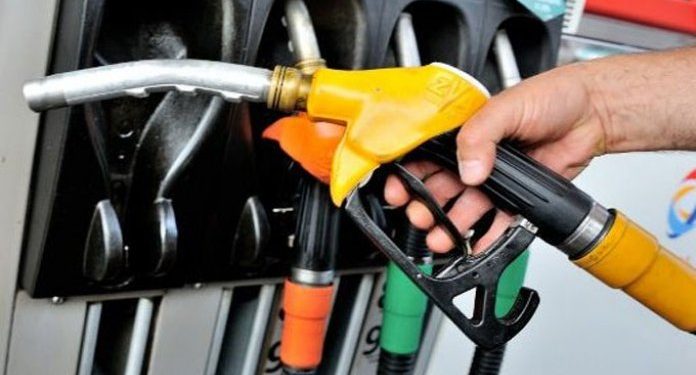 أسعار المحروقات تواصل الإنخفاض