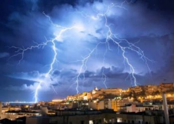 نشرة إنذارية.. زخات رعدية قوية يومي الثلاثاء والأربعاء