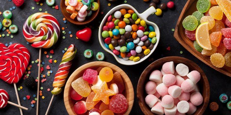 مقابل 100 ألف دولار.. متجر يعتزم توظيف متذوّق سكاكر 