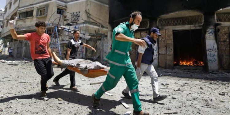 إصابة فلسطينيين بجروح في غارات إسرائيلية على قطاع غزة