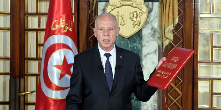الدستور التونسي الجديد يدخل حيز التنفيذ