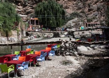تصرفات أصحاب المطاعم بمنتجع أوريكة تثير استياء السياح