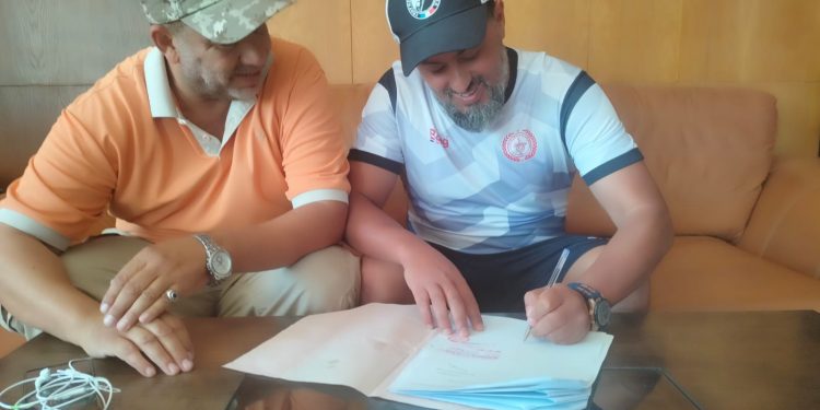 الرجاوي الحيمر يوقع رسميا على عقده مع الكوكب المراكشي