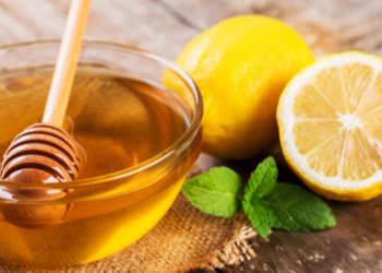 تعرفي على طرق استخدام العسل للحصول على بشرة مشرقة