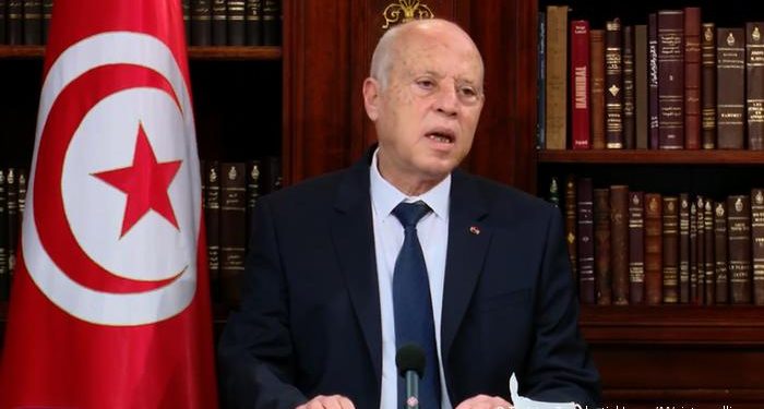 قيس سعيد يشدد الخناق على حرية التعبير في تونس