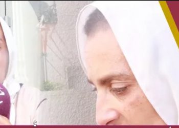 بالدموع.. سيدة تبحث عن أمها الحقيقية!