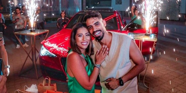 عمر بلمير يفاجئ شقيقته في عيد ميلادها