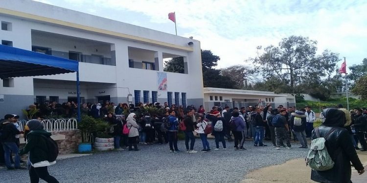 غضب وسط أولياء أمور تلامذة ضاحية بمراكش بسبب اغلاق مؤسسات تعليمية 