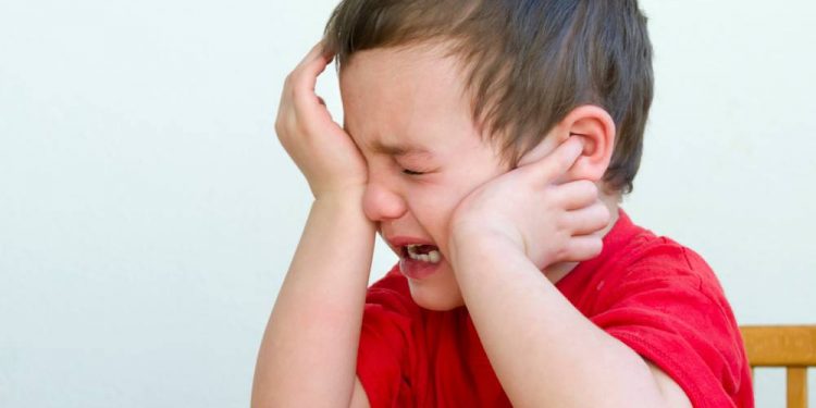 كيف يمكن التعامل مع أنواع نوبات الغضب عند الأطفال؟.. أخصائيون يجيبون