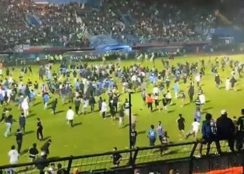 إندونيسيا … 127 قتيلا و180 جريحا بأعمال شغب عقب مباراة ديربي في جزيرة جاوا