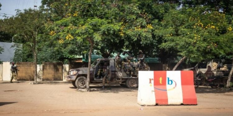 بوركينا فاسو.. الخارجية المغربية توصي الجالية بالبقاء في المنازل