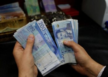 الدرهم يرتفع مقابل الدولار