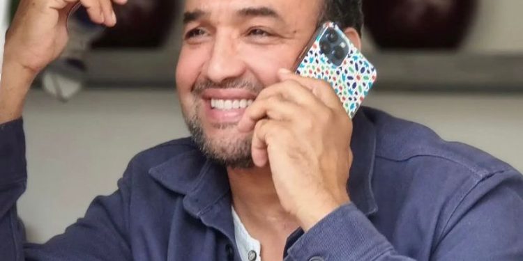 بطريقة غير مباشرة .. رشيد الوالي يرد على جدل “الزليج” المغربي