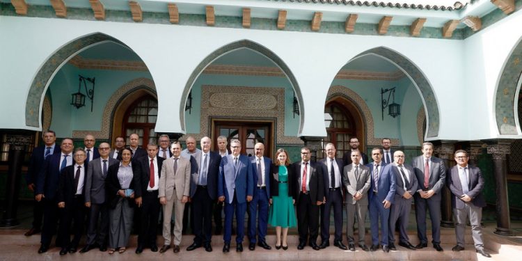 الحكومة توقع مع نقابة التعليم على اتفاق لتحسين الوضعية المادية للأساتذة