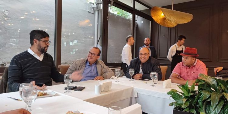 القنصل العام للمملكة باسطنبول ينظم حفل غداء على شرف أفراد بعثة المنتخب الوطني لمبتوري الأطراف
