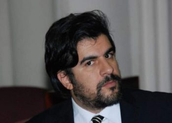ياسين أحجام ينعي والده الراحل