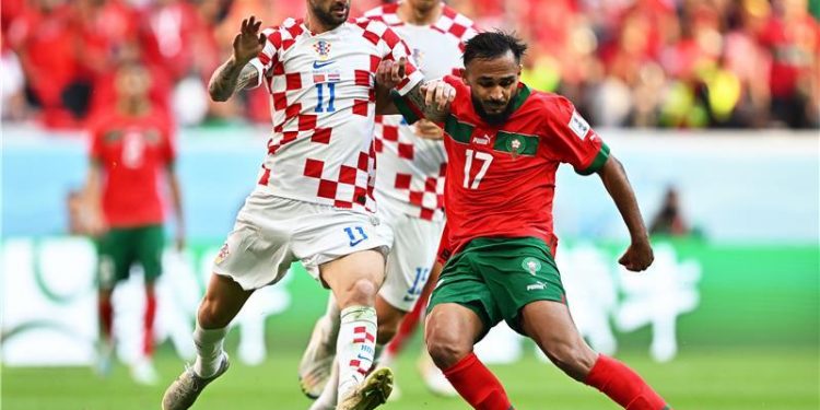 فنانون مغاربة يشيدون بأداء المنتخب المغربي