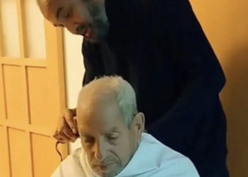 رشيد الوالي يوجه رسالة لوالديه ويعبر عن حبه لهما