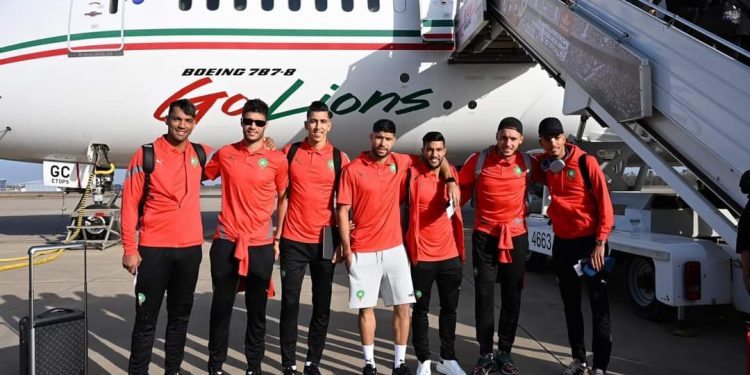 بالصور.. بعثة “أسود الأطلس” تشد الرحال إلى قطر