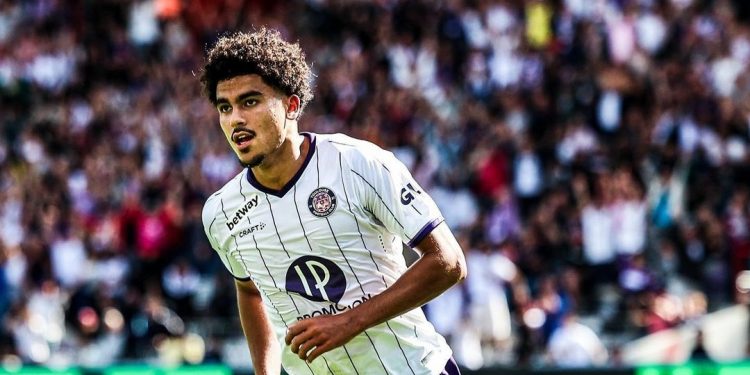 الطاقم الطبي للمنتخب الوطني يحدد مدة غياب زكرياء أبو خلال