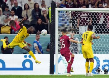 قطر تستهل مشوارها في المونديال بهزيمة أمام الإكوادور