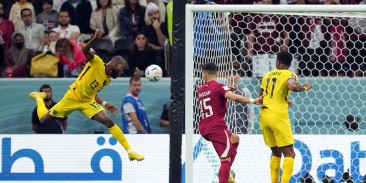 قطر تستهل مشوارها في المونديال بهزيمة أمام الإكوادور