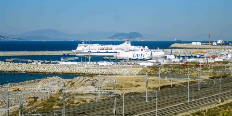 طنجة المتوسط.. ارتفاع رقم معاملات السلطة المينائية