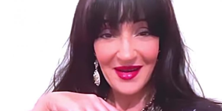“حياة الستوريات”.. حنان الفاضيلي تعود بعمل فني ساخر