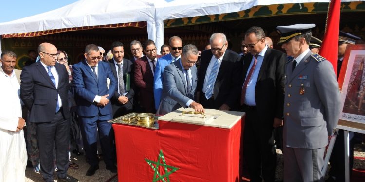 تخليدا للذكرى السابعة والأربعين للمسيرة الخضراء.. المكتب الوطني للكهرباء والماء الصالح للشرب يطلق مشاريع كبرى لتعميم الكهربة بمراكز جهة الداخلة وادي الذهب