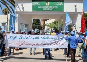 أعوان الحراسة والنظافة بالمدارس تعترض لحراسة مباراة أساتذة “التعاقد”