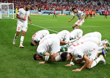 فنانون عرب يهنئون “أسود الأطلس”