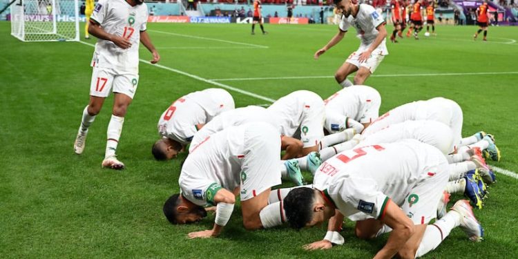 فنانون عرب يهنئون “أسود الأطلس”
