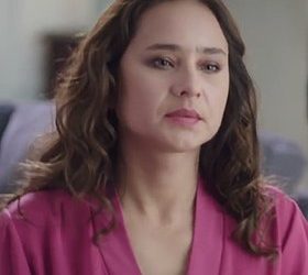 الفنانة المصرية نيللي كريم تكشف إصابتها بالشلل