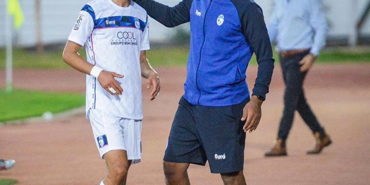 أندية مغربية من ضمنها الرجاء مهتمة بخدمات الجزائري منيب بن مرزوق