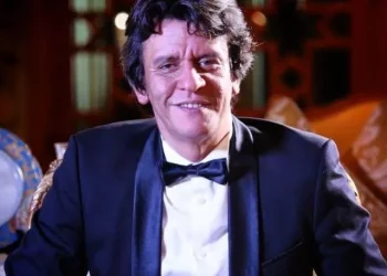 رشيد الإدريسي يطالب الجمهور المغربي المتواجد بقطر برمي الزهور على لاعبي المنتخب الوطني
