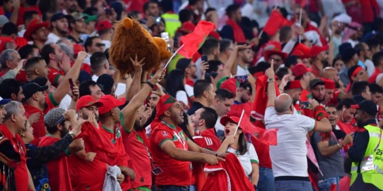 “الفيفا” : الجماهير المغربية اللاعب رقم 1 في بلوغ الأسود ثمن النهائي