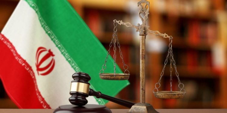احتجاجات إيران.. إعادة محاكمة مغني الراب الكردي