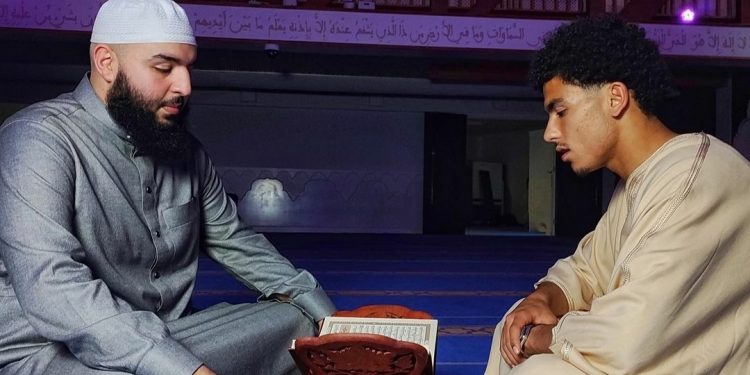 جامعة الكرة تدافع عن زكرياء أبوخلال
