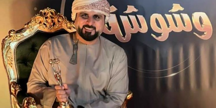 العماني خليل البلوشي يحصل على جائزة أفضل معلق رياضي لسنة 2022