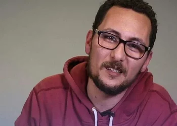 صامد غيلان يهاجم الفنان جمال الدبوز بسبب ازدواجية مواقفه وتشجيعه للمنتخب الفرنسي